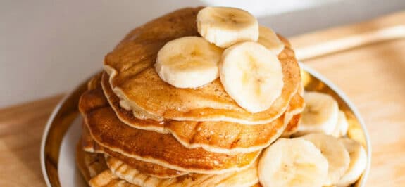 Pancakes: przepis na idealne puszyste naleśniki amerykańskie
